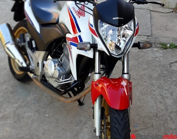 CB 300r Edição Limitada Capitão América