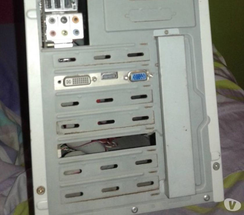 monitor e torre com gabinete de pc sem teclado e sem mouse