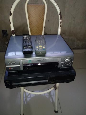 Dois aparelhos VHS para colecionador