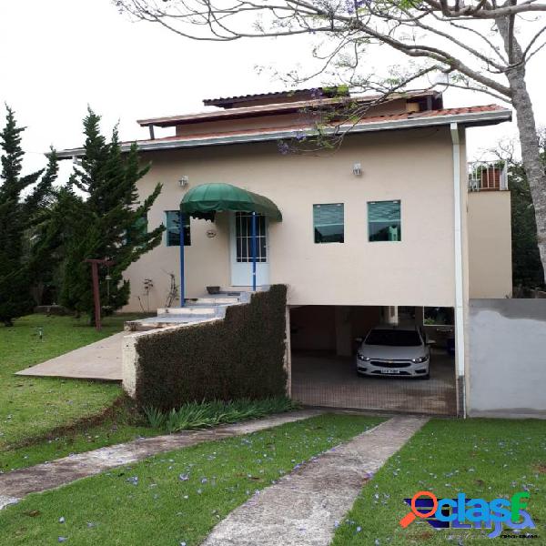 Sobrado No centro de Vargem Grande