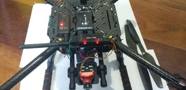 Vendo drone montado - conjunto completo com radio e receptor