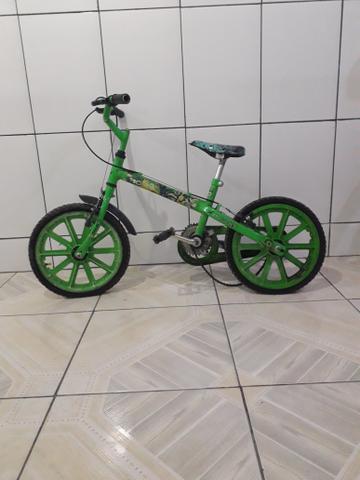 Bicicleta infantil do Ben 10 ()