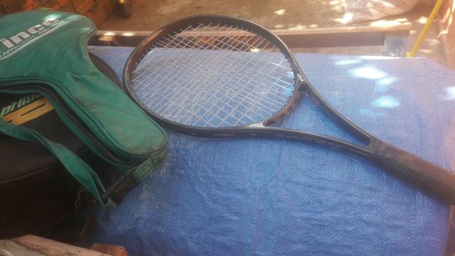 Raquete e bolsa de raquetes