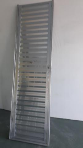 Porta de aluminio/ 60 x 2,10