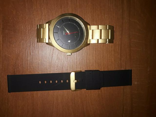 Relógio Touch Dourado
