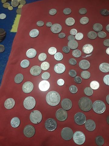 200 moedas antigas Brasileiras e Estrangeiras