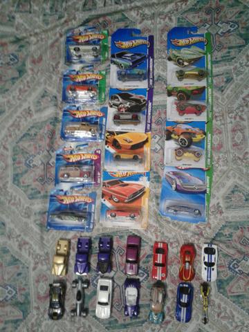 Coleção 27 HotWheels ótima oportunidade