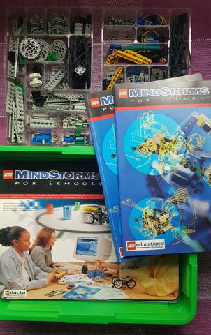 Maleta/Caixa LEGO robótica. +700 pçs. RARO