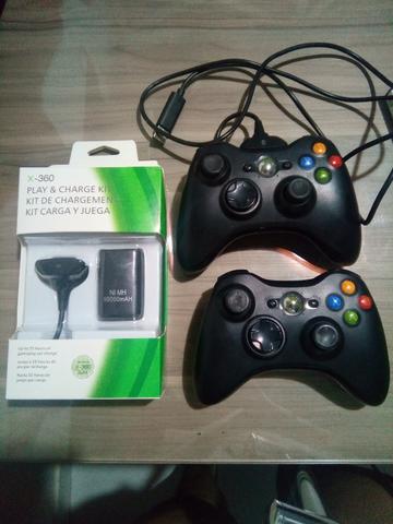 2 controles Xbox com bateria e cabo