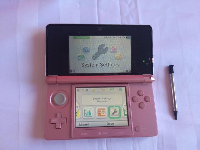 Nintendo 3DS com cartão de 2GB - Rosa