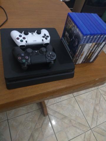 Playstation 4 com vários jogos e 2 controles