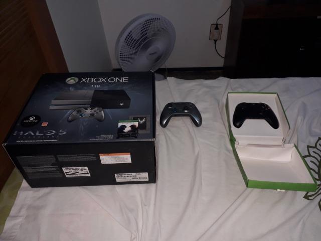 Vendo Console Xbox One com 2 controles e 6 jogos