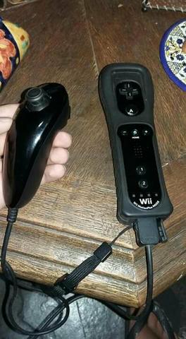 Wii preto usado com jogo