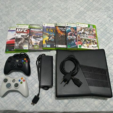 Xbox 360 em ótimo estado incluído dois controles.e sete