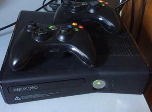 Xbox 360 sem riscos, com 6 jogos no hd e dois controles