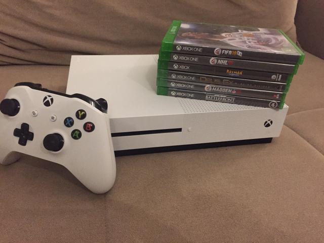 Xbox One S 500 GB com 1 Controle e 6 Jogos