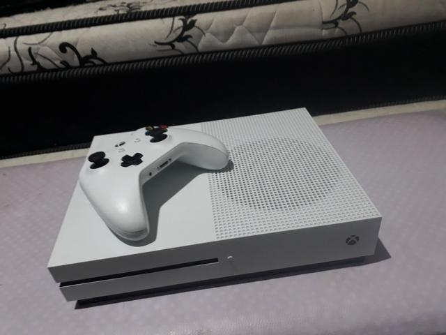 Xbox one S 1tb com 1 controle