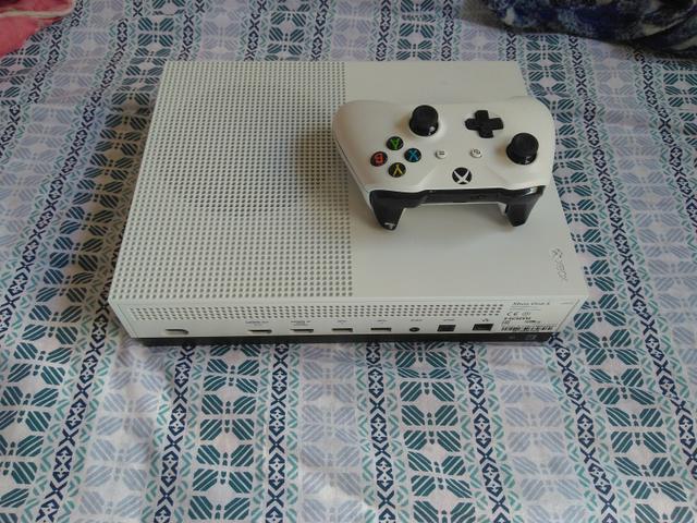 Xbox one com 2 semanas de comprado usado apenas 1 vez,