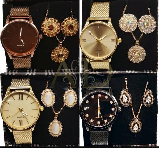 Relógios com jóias folheadas