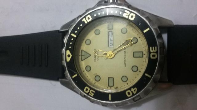 Relogio Casio fundo amarelo decada 90