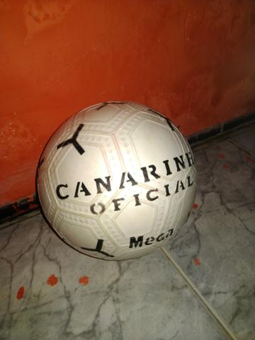 A famosa bola canarinho