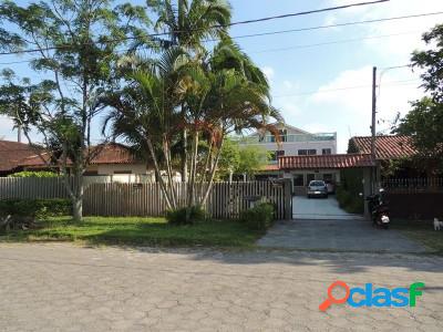 AMPLA CASA REGIÃO CENTRAL DE GUARATUBA-PR.