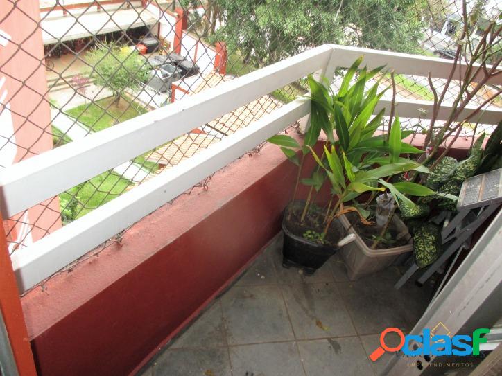 Apartamento 02 dormitórios com vaga.