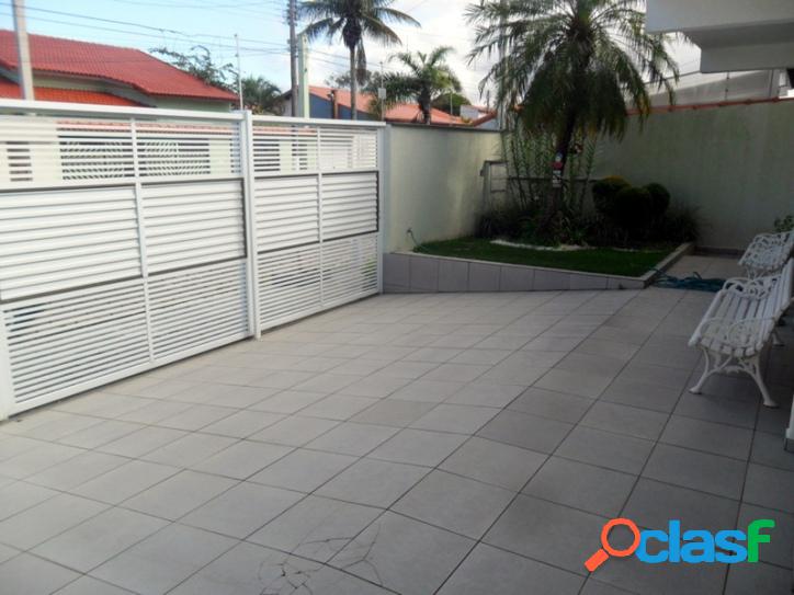 CASA MUITO BEM CONSERVADA - LADO LINHA