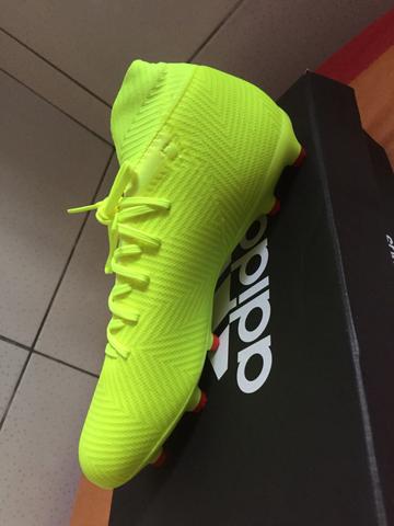 Chuteira adidas nova 300$