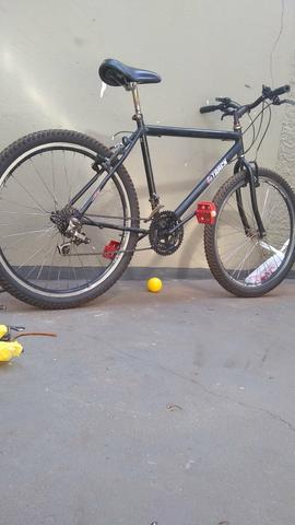 Vendo uma bicicleta semi nova