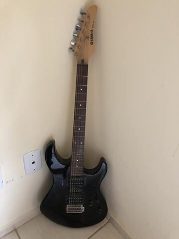 Guitarra Yamaha ERG121