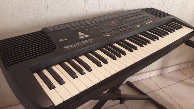 Teclado Roland E-280b