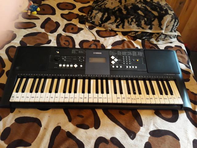 Teclado Yamaha (PSRE333)