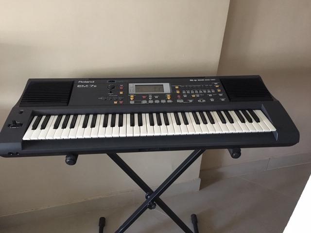 Teclado musical Roland