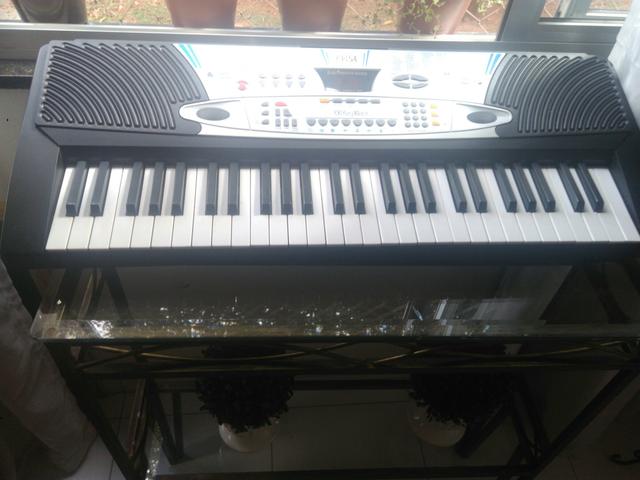 Vendo teclado musical novíssimo