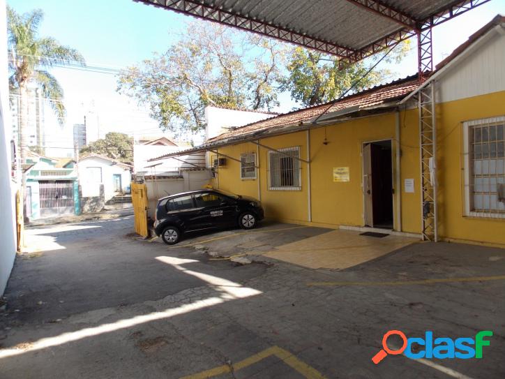 Casa Comercial Estacionamento Coberto no Centro