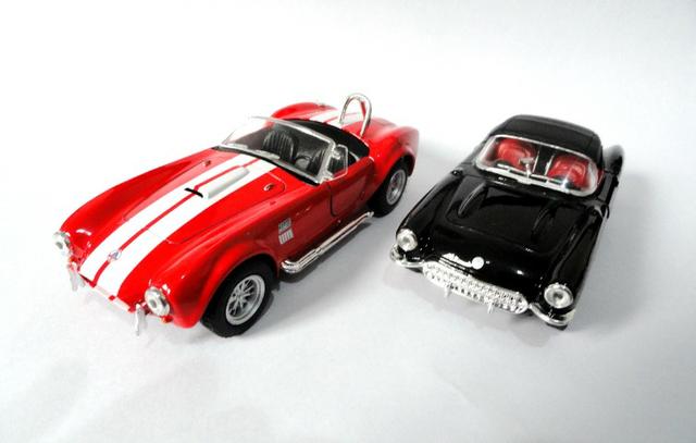 Kit 2 Miniaturas Shelby Cobra E Corvete 