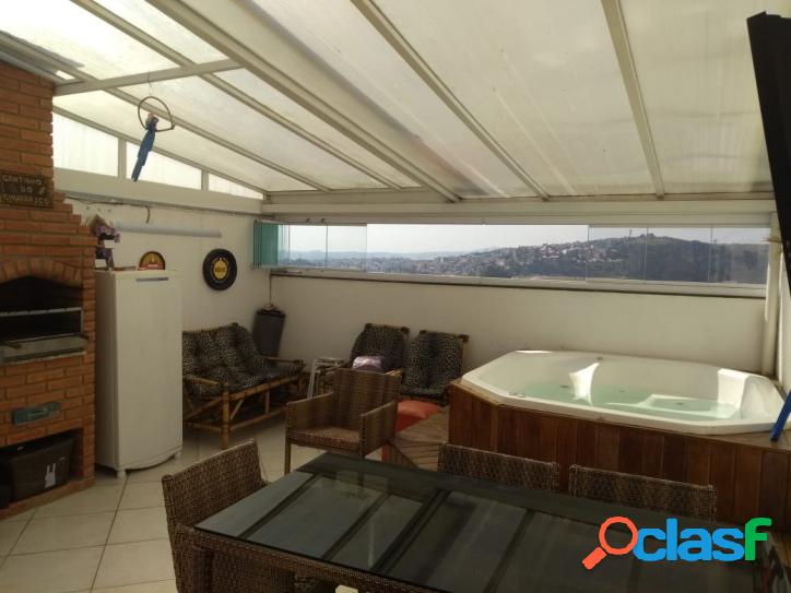 Linda Cobertura com área gourmet, jacuzzi e teto retrátil.