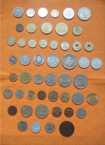 Lote c/ 50 Moedas Estrangeiras Distintas