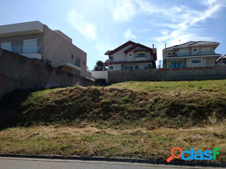 Urbanova - Terreno de 450m² em aclive