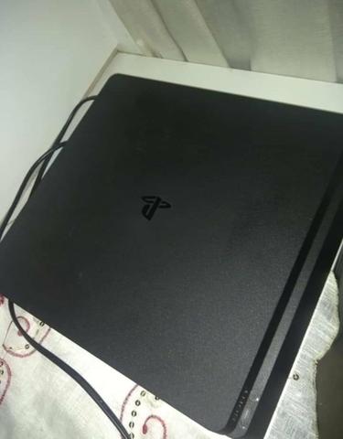 PS4 Slim 500GB + 3 Jogos