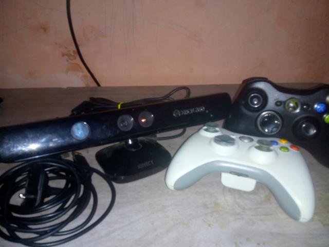 Promoção!! 2 controles originais de Xbox 360+Kinect