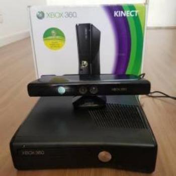 XBOX 360 Destravado com Kinect - 4GB - com 30 Jogos - Ótimo