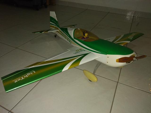 Aeromodelo Extra 300