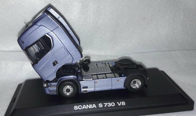 Caminhão MINIATURA SCANIA S730 V8 4x2 - Com Caixa Acrílica