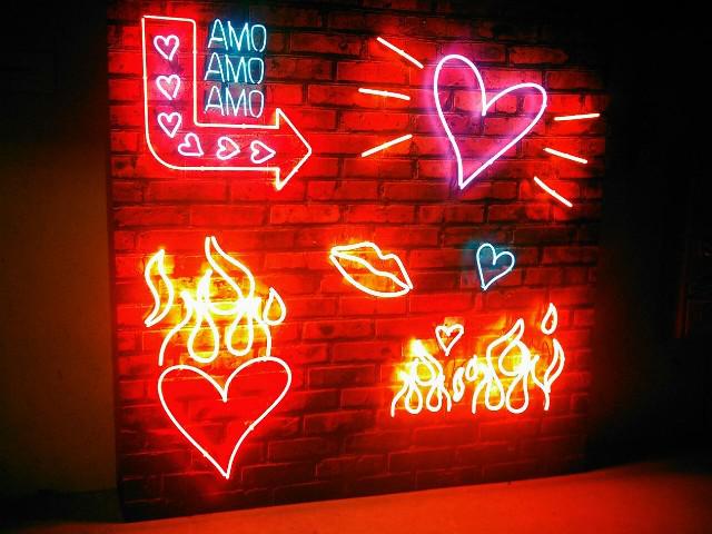 Letra caixa e neon