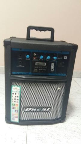 Caixa amplificada com rádio FM