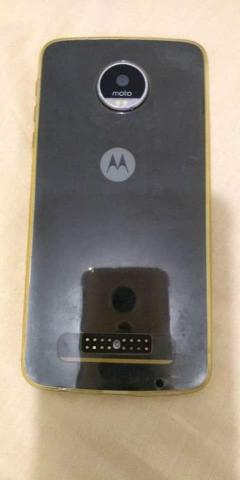 Vendo um telefone Motorola moto z play