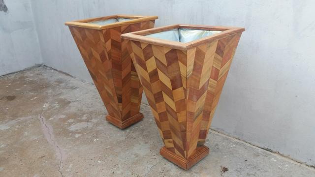 Par de vasos madeira machetado