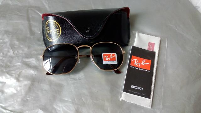 Óculos de sol Rayban Hexagonal Preto c/ dourado